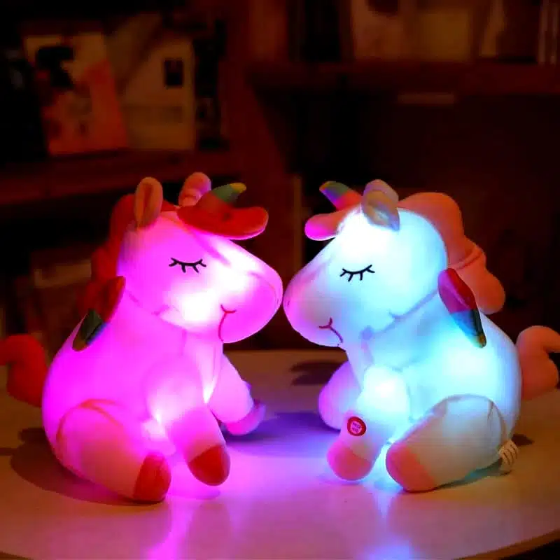 PELUCHE LICORNE LUMINEUSE ROSE AILÉE 2 PELUCHES LICORNE LUMINEUSE ROSE ET BLANCHE AILÉE ÉCLAIRÉ