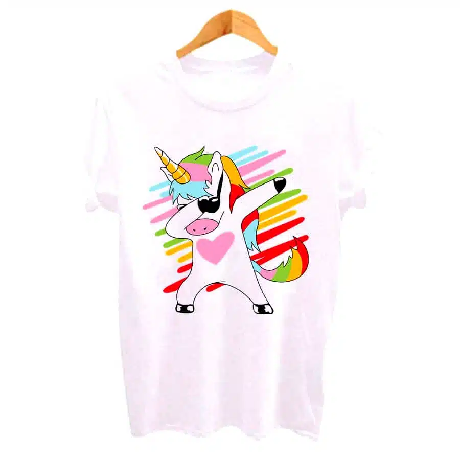 UN T-SHIRT LICORNE FASHION HIP HOP ARC-EN-CIEL