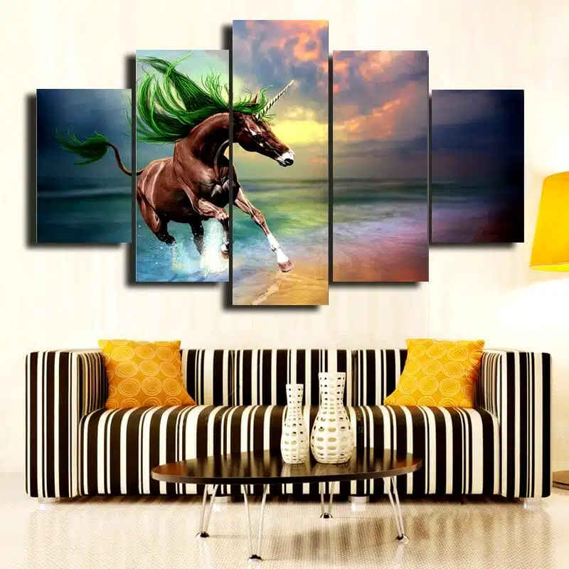 TABLEAU LICORNE ARC EN CIEL DANS UN SALON