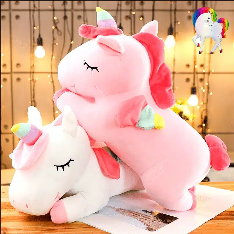 PELUCHE LICORNE GÉANTE ROSE AILÉE 3 UNE PELUCHE LICORNE GÉANTE ROSE AILÉE ET UNE PELUCHE LICORNE GÉANTE BLANCHE AILÉE