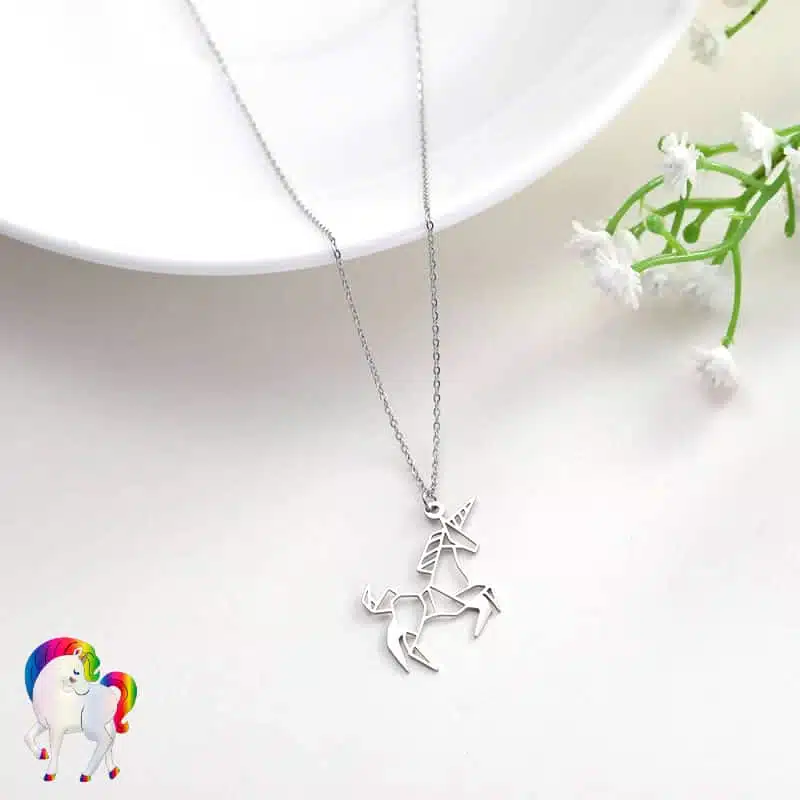Pendentif licorne origami vu de prêt
