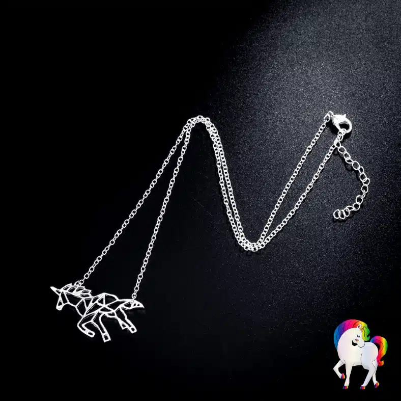 Pendentif licorne femme argent sur fond noir