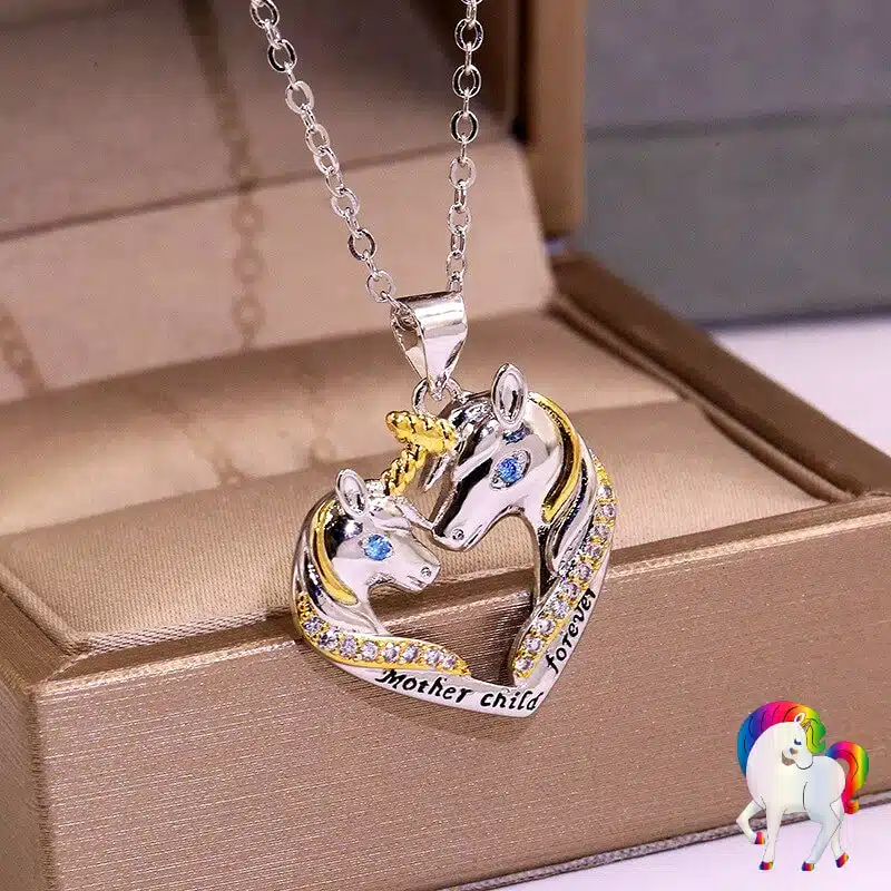 Un Collier fantaisie licorne dans un coffret vu de prêt